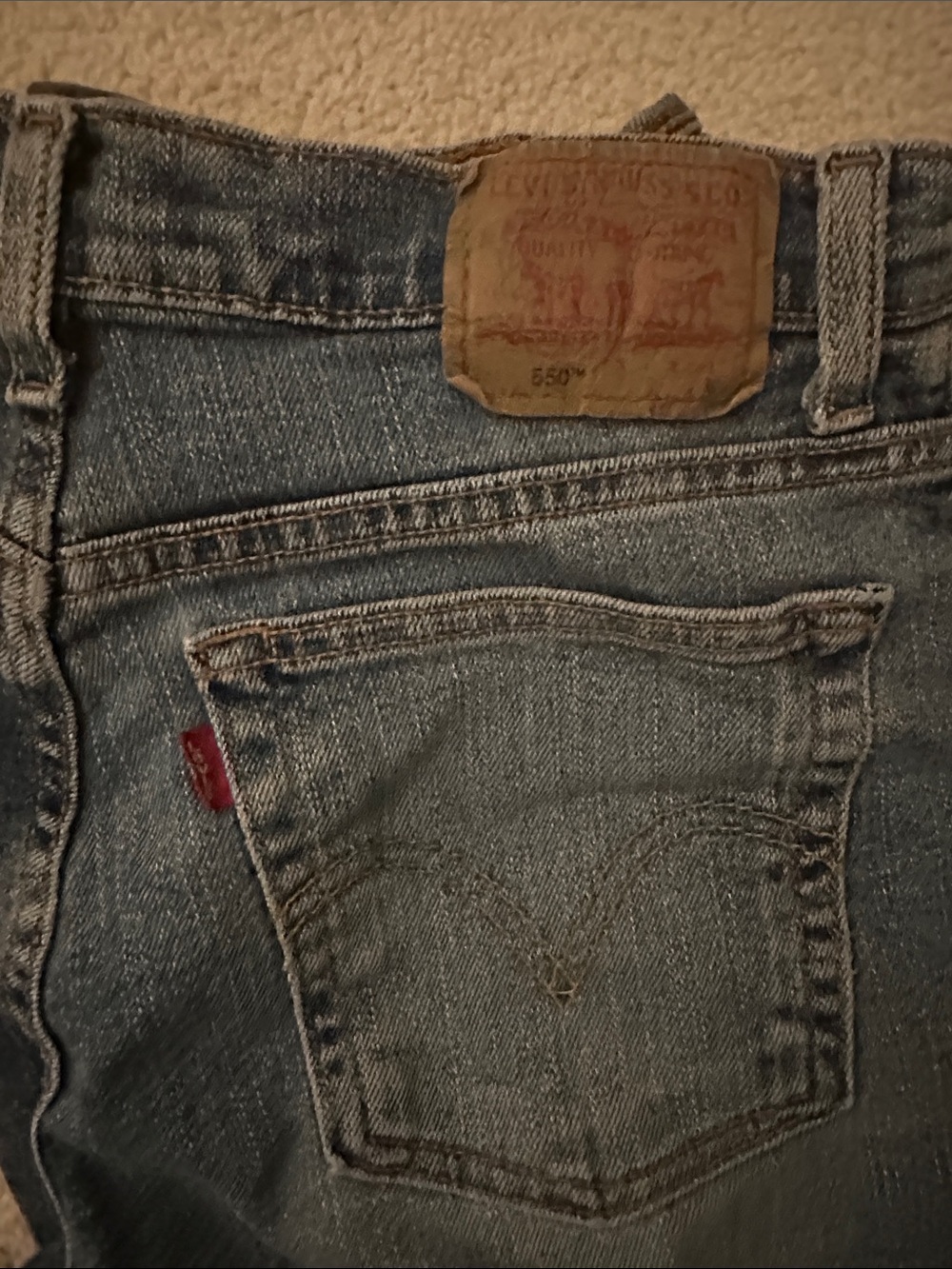 Levi's 550 women’s M Relaxed Jeans in Light Blue Denim with Red Tab